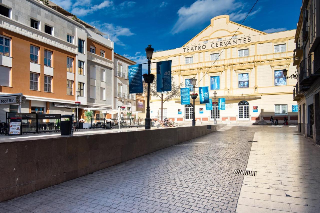 The 2Nd Corner: Central Apartment Ideal For Groups Malaga Bagian luar foto