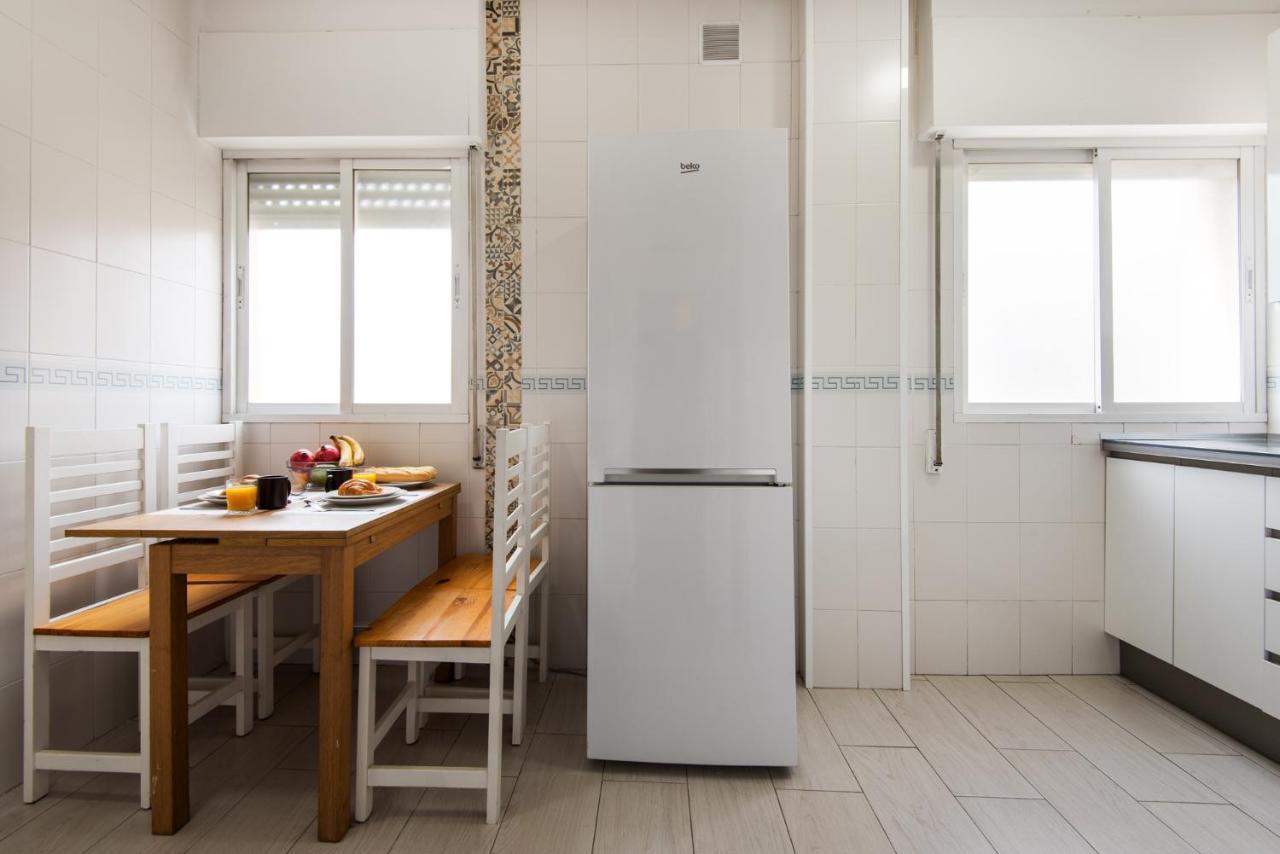 The 2Nd Corner: Central Apartment Ideal For Groups Malaga Bagian luar foto