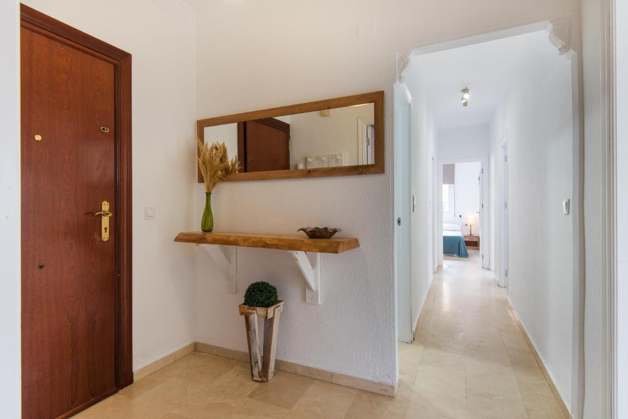 The 2Nd Corner: Central Apartment Ideal For Groups Malaga Bagian luar foto