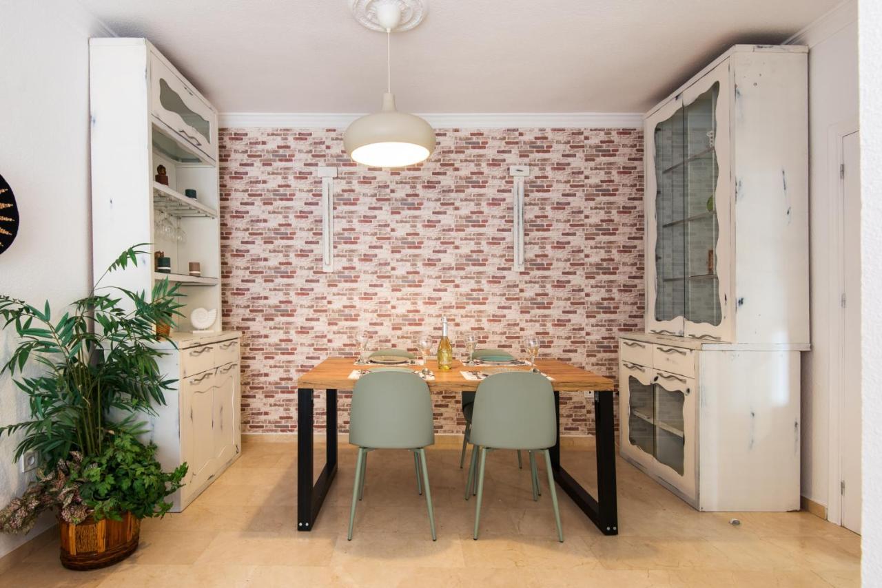 The 2Nd Corner: Central Apartment Ideal For Groups Malaga Bagian luar foto