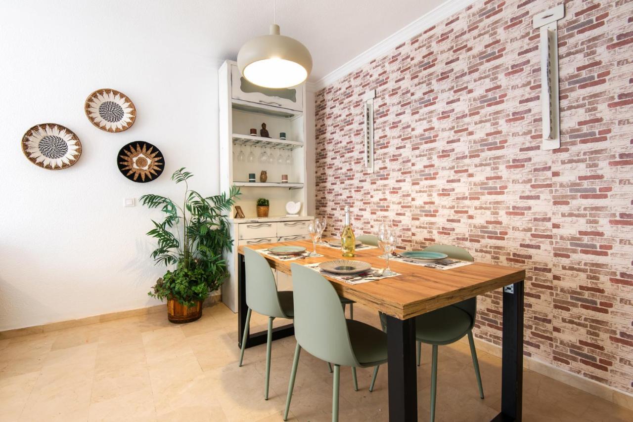 The 2Nd Corner: Central Apartment Ideal For Groups Malaga Bagian luar foto
