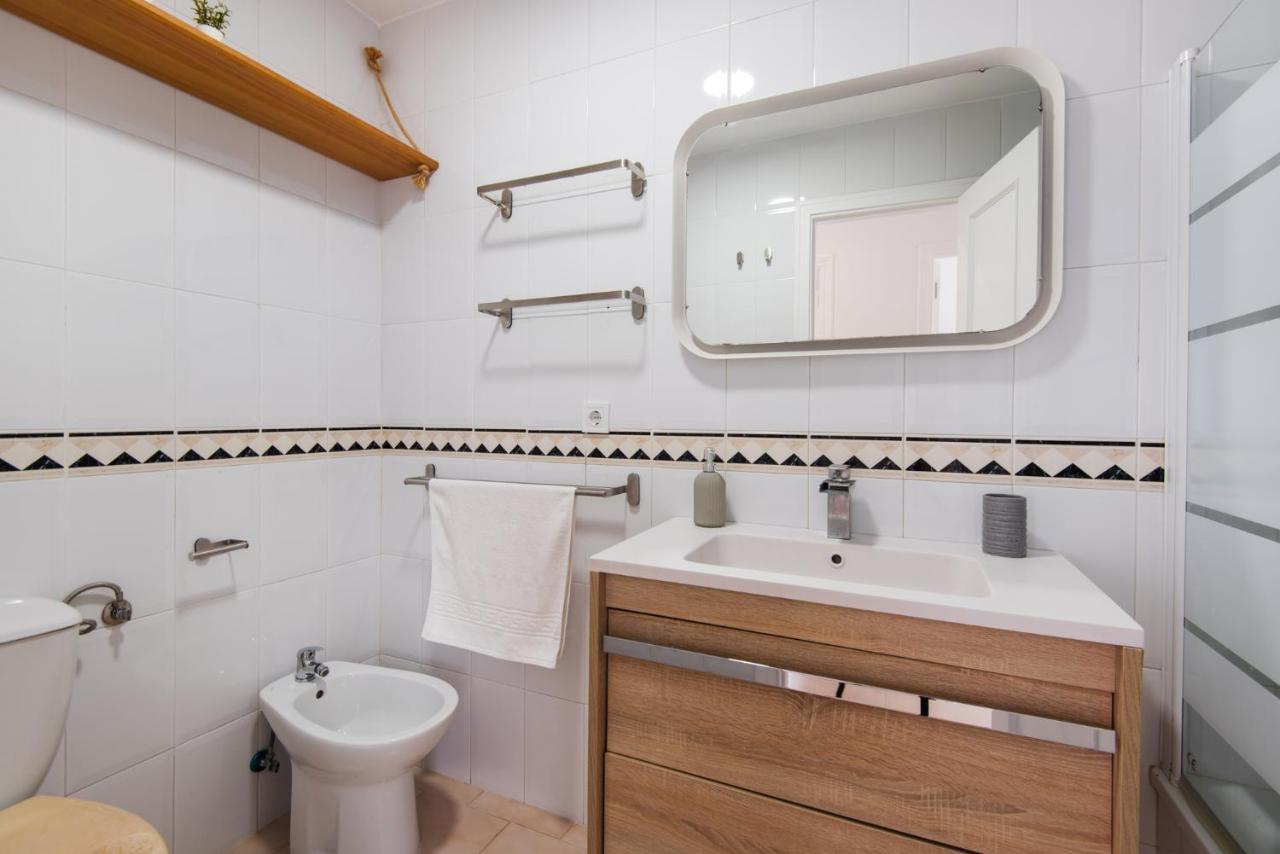 The 2Nd Corner: Central Apartment Ideal For Groups Malaga Bagian luar foto