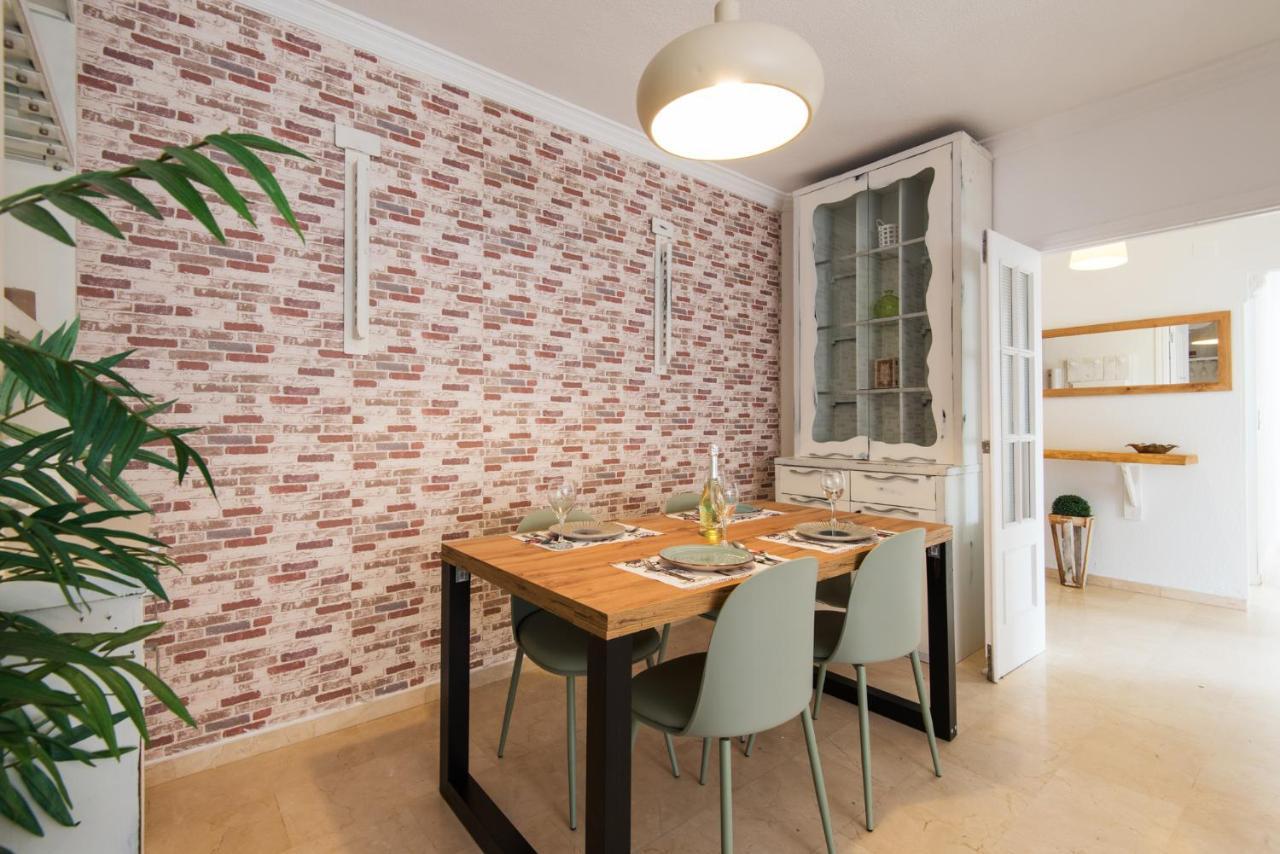 The 2Nd Corner: Central Apartment Ideal For Groups Malaga Bagian luar foto